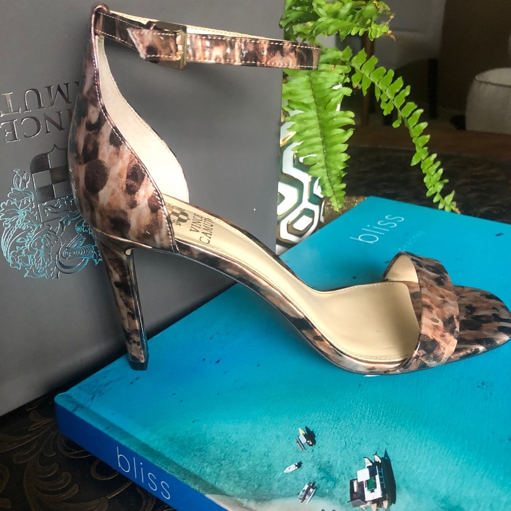 Vince Camino .Leopard print heel